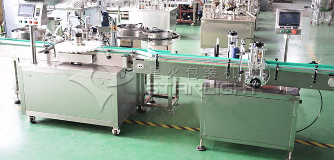 小瓶藥液自動灌裝生產(chǎn)線廠(chǎng)房內實拍